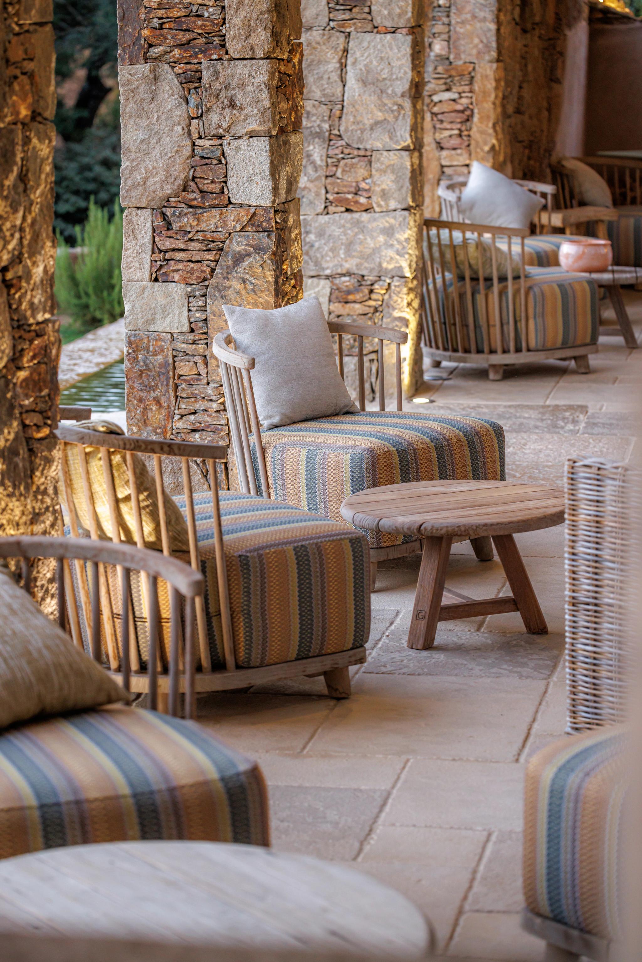 Espace détente aux Oliviers de Palombaggia en Corse-du-Sud.